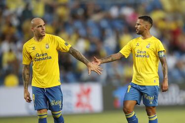 Ya avisó en la primera parte que estaba con la flechita para arriba y en la segunda lo confirmó con el golazo de la jornada. El delantero recibió el balón en el piquito del área y tras acomodársela, metió en su disparo una comba preciosa hacia el fondo de la red.