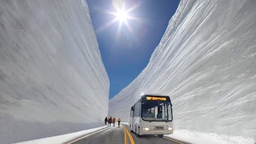 Opened in 1971, the Tateyama Kurobe Alpine Route runs through an area known as the roof of Japan which has become a tourist attraction for good reason.