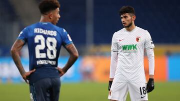 La nueva adquisici&oacute;n del Augsburg jug&oacute; sus primeros minutos durante la derrota ante Hoffenheim para unirse a un grupo exclusivo de compatriotas.