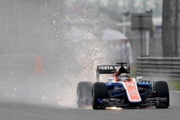 El alemán Pascal Wehrlein hace saltar chispas en la pista.