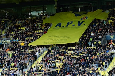 Seguidores del Villarreal antes del inicio del encuentro. 