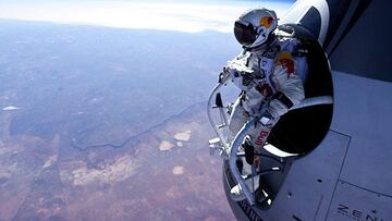 14/10/12 DEPORTE EXTREMO DESAFIO RED BULL STRATOS RECORD ALTURA ESTRATOSFERA
BARRERA DEL SONIDO SUPERSONICO EN ROSWELL EEUU USA ESTADOS UNIDOS
FELIX BAUMGARTNER DEPORTISTA ALTO RIESGO AUTRIACO AUSTRIA
SALTO
PUBLICADA 15/10/12 NA MA03 4COL
PUBLICADA 15/10/12 NA MA01 1COL