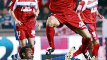 <b>BREGA Y TALENTO. </b>El Depor puso la intensidad defensiva y el Getafe la calidad, como en la imagen en la pelea De Guzmán-Gavilán.