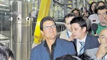 <b>EXPECTACIÓN. </b>Capello fue seguido en la Terminal 4 de Barajas por más de 80 periodistas.