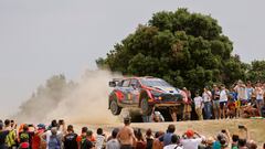 Dani Sordo, con el Hyundai en Cerdeña.