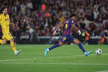 Lamine Yamal marca el 3-1 al Espanyol. 