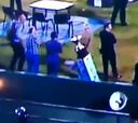 ¡Copa del torneo uruguayo cayó al foso del estadio Centenario!