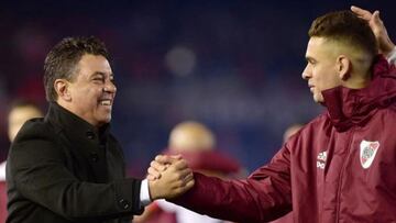 Rafael Santos Borré; y Marcelo Gallardo en un partido de River Plate