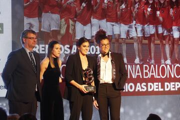 Laura Nicholls, Marta Xargay and Anna Cruz picked up the AS Sports Award given to Spain's women's basketball team, who won bronze at the 2018 World Cup in Tenerife.