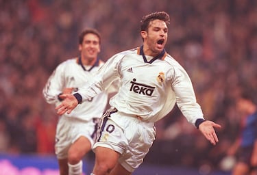 El delantero español consiguió ganar 3 Champions con el Madrid (1998,2000 y 2002). 