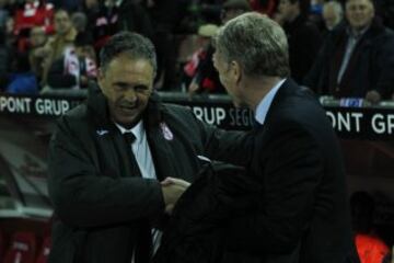 Saludo entre Moyes y Caparrós.