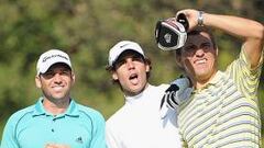 Sergio, ante los 'niños' Manassero y Lewis