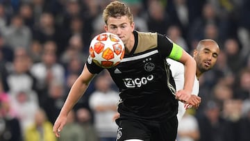 Ajax&#039;s Dutch defender Matthijs de Ligt vies with Tottenham Hotspur&#039;s Brazilian midfielder Lucas Moura (R) during the UEFA Champions League semi-final first leg football match between Tottenham Hotspur and Ajax at the Tottenham Hotspur Stadium in