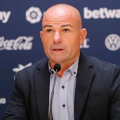 Paco: "Por mi mente pasan unas cuantas parejas de centrales"