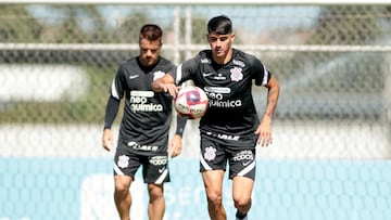 La pesadilla de Araos sigue y Corinthians le abre la puerta