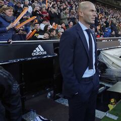 Zidane: "¿Benzema? Todos se enfadan cuando les cambian"