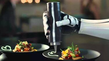 Inauguran un restaurante con 7 chefs robots que preparan platos Wok