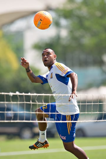 También es canterano del Atlas, fue vendido a Tigres en 2011; sin embargo, a pesar de haber dado buenos destellos, su carrera se fue a la baja, estuvo en equipos de Ascenso, para después emigrar al continente asiático. Actualmente milita en el Ermis Aradippou de Chipre.