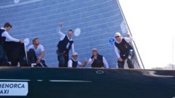 Los cuatro españoles del 'Lionheart', en la proa.