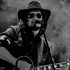 Jáuregui, el rockero que creó el actual escudo de Rayados