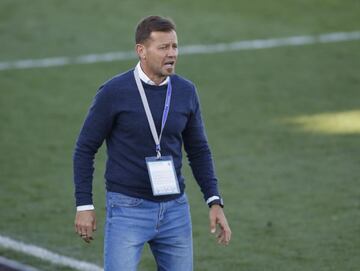 Manuel Mosquera, durante su etapa como entrenador del Extremadura, en un partido contra el Real Madrid Castilla en Valdebebas.