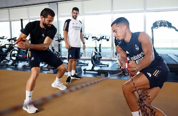 Nacho y Lucas Vázquez trabajan en el gimnasio de Valdebebas, la mañana de este miércoles.