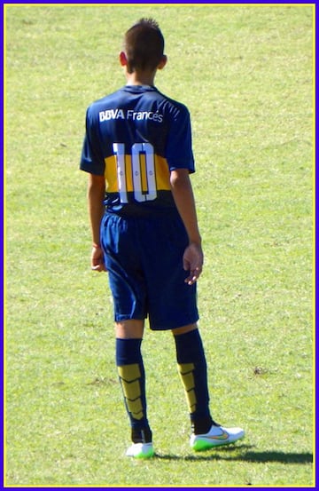 Con la 10: en Boca siempre lo compararon con Juan Román Riquelme, aunque en el último tiempo fue reubicado como '9'.