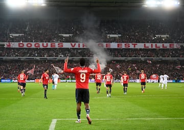 El Lille es el último club que se ha unido al selecto grupo de equipos que no han perdido con el Madrid. Los ses se enfrentaron en esta Champions a los de Carlo Ancelotti como locales. Victoria por 1-0 con gol de su delantero, Jonathan David, de penalti.