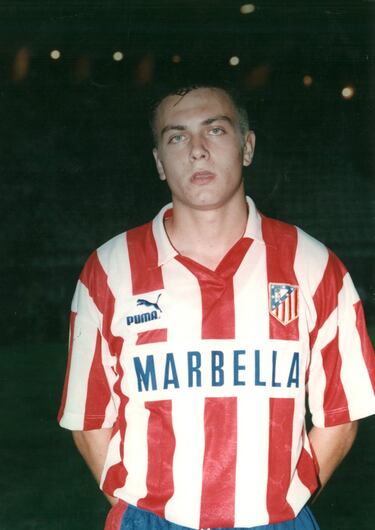 Jugó en el Atlético de Madrid la temporada 1994-95.