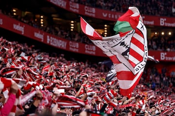 Aficionados del Athletic Club en San Mamés.