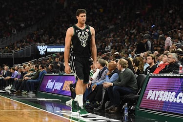En noviembre de 2018 se jugó un Bucks-Suns, el mismo duelo que tuvimos en las últimas Finales de la NBA. En los de Wisconsin ya estaba Brook Lopez, que tuvo una noche horrible desde el triple: 0/12. Y sus Bucks perdieron por dos.