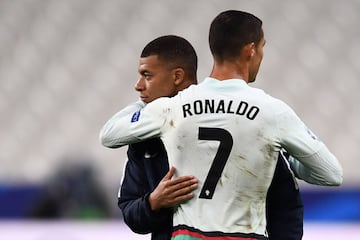 Ambos charlaron antes, durante y después del partido celebrado en el Stade de France.