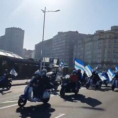 La afición del Depor no falla: motos y banderas para recibir al equipo