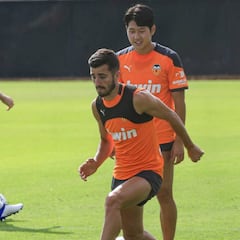 Valencia C.F: Renovarse o morir