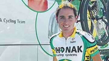 <b>LA VUELTA LE SONRÍE. </b>En sólo dos días. Santi Pérez se ha metido en el podio y en la lucha por la Vuelta.