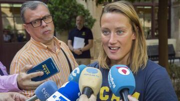La cuádruple medallista olímpica, Mireia Belmonte, durante la rueda de prensa que ha ofrecido previa a los Campeonatos de España Universitarios de natación, en los que parte como favorita.
