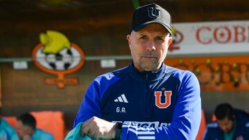 Futbol, Cobresal vs Universidad de Chile.
Fecha 16, campeonato Nacional 2024.
El entrenador de Universidad de Chile Gustavo Alvarez es fotografiado durante el partido de primera division contra Cobresal disputado en el estadio El Cobre en El Salvador, Chile.
21/07/2024
Alejandro Pizarro Ubilla/Photosport
Football, Cobresal vs Universidad de Chile.
16nd turn, 2024 National Championship.
Universidad de Chile's head coach Gustavo Alvarez is pictured during the first division match against Cobresal at the El Cobre in El Salvador, Chile.
21/07/2024
Alejandro Pizarro Ubilla/Photosport