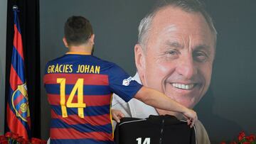 Un aficionado despide a Johan Cruyff.