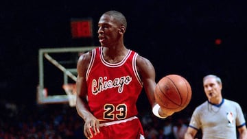 Cuando Bulls reclutaron a Michael Jordan en 1984 no esperaban que el basquetbolista cambiar&aacute; de manera tan profunda el deporte estadounidense.