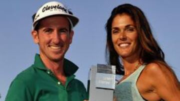 Gonzalo Fernández-Castaño, junto a su mujer Alicia, después de ganar el BMW Italian Open.