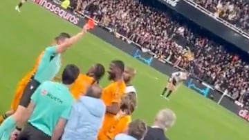 ¡Perdió la cabeza! La feroz reacción de Vinicius Júnior al ser expulsado contra Valencia