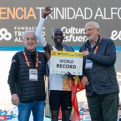 Cheptegei logra el récord del mundo de 10K en Valencia