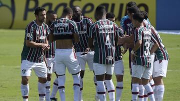 Soccer Football - Brasileiro Championship - Fluminense v Cuiaba - Sao Januario Stadium, Rio de Janeiro, Brazil - June 6, 2021 Fluminense players huddle before the match REUTERS/Alexandre Loureiro