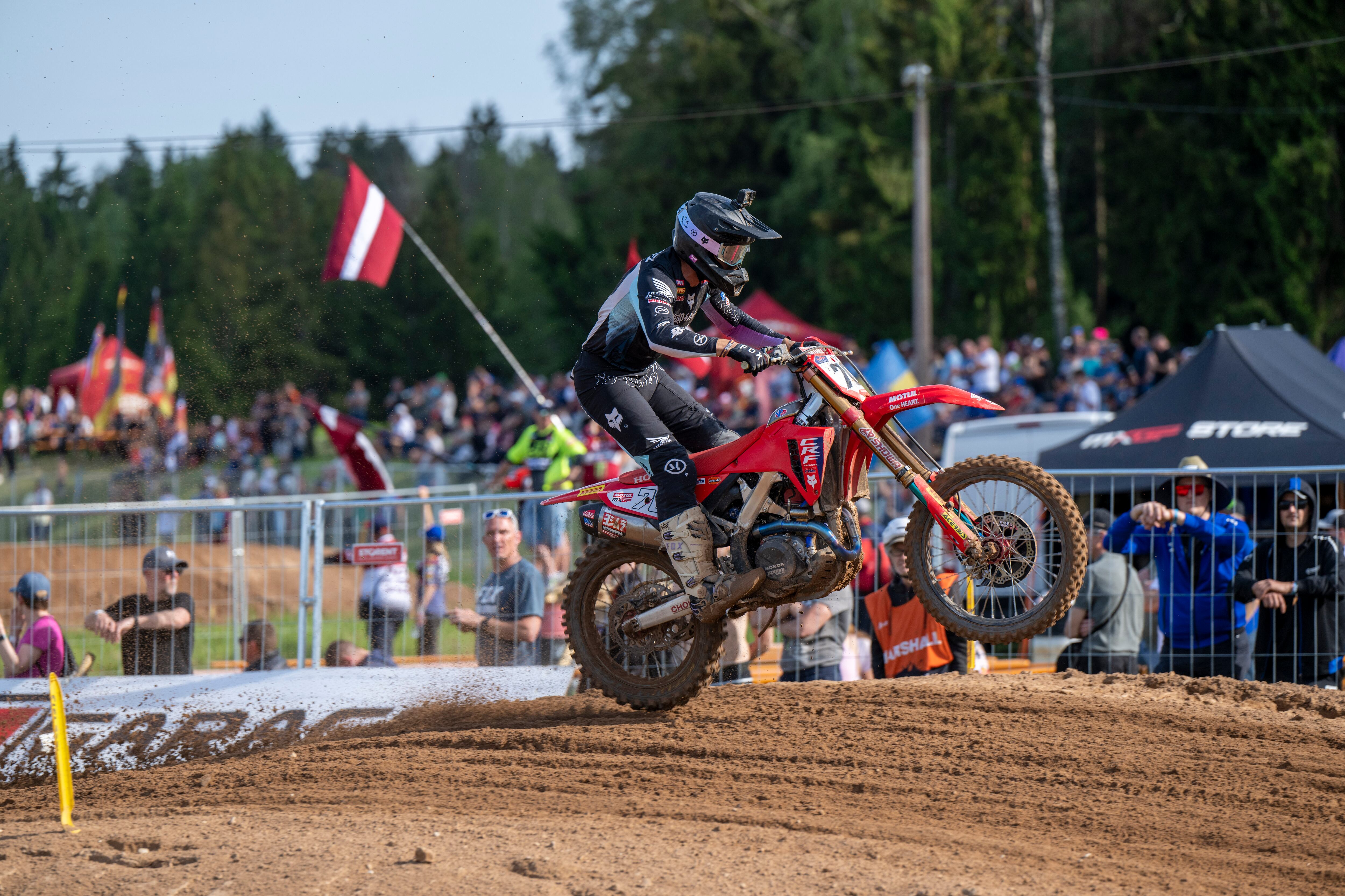 Rubén Fernández, con la Honda en el MXGP de Letonia.