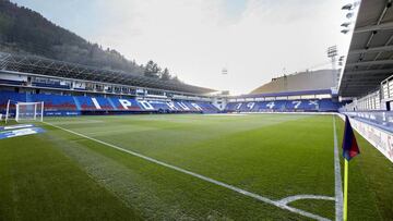 El Eibar se entrena a puerta cerrada y baja la persiana de su tienda oficial por el COVID-19