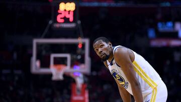 LOS ANGELES, CALIFORNIA - APRIL 26: Kevin Durant #35 of the Golden State Warriors looks up in a 129-110 win over the LA Clippers during Game Six of Round One of the 2019 NBA Playoffs at Staples Center on April 26, 2019 in Los Angeles, California. Harry How/Getty Images/AFP NOTE TO USER: User expressly acknowledges and agrees that, by downloading and or using this photograph, User is consenting to the terms and conditions of the Getty Images License Agreement.
== FOR NEWSPAPERS, INTERNET, TELCOS & TELEVISION USE ONLY ==