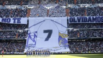 The home fans paid tribute to Juanito on the 25th anniversary of his death.