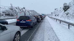 Nieva en Madrid: la Comunidad eleva el nivel de alerta, carreteras cortadas, colapso por accidentes...