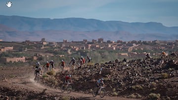 Ciclistas durante una etapa de 2023.