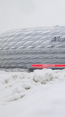 Heavy snowfall in Bavaria resulted in flight and train cancellations out of Munich as well as the Munich-Berlin soccer match, and many Christmas markets.